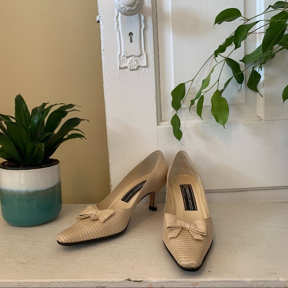 Roberto Capucci Vintage cream leather kitten heels - Picture 7 of 7